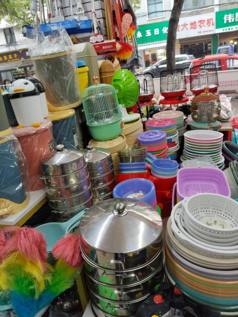 日用百货一应俱全，欢迎新老客户光临