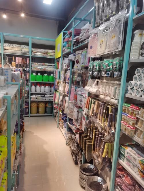 中东路小百货批发零售店 一站式采购日用百货与小家电